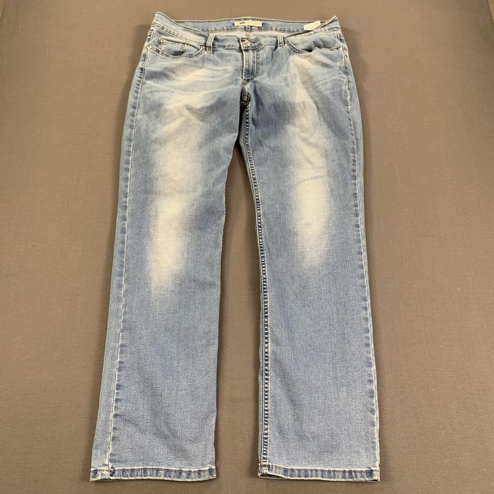 Levis 524 Straight Leg Jeans Women 32x32 (36x32) Light Wash Blue Denim Zip Fly‎